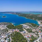 Porat *