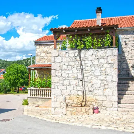 Porat Apartment *